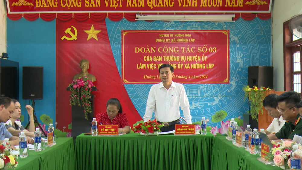 Đoàn công tác của BTV HU làm việc với xã Hướng Lập và xã Hướng Việt